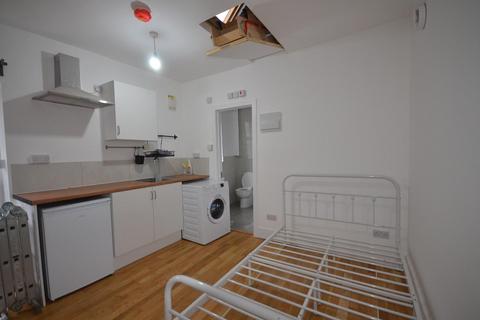 Studio to rent, Fortune Gate Road, London, NW10 9RH