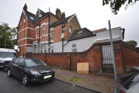 Studio to rent, Fortune Gate Road, London, NW10 9RH