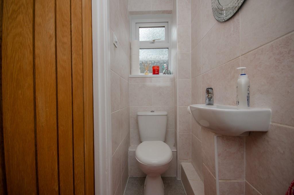Shower room pic 2.jpg