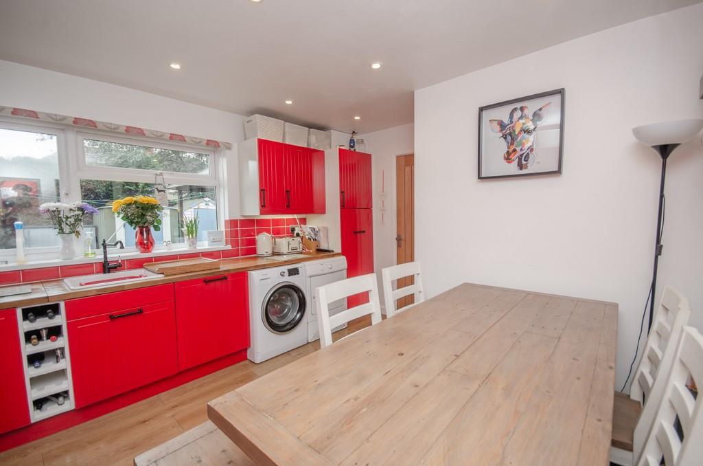 Kitchen pic 2.jpg