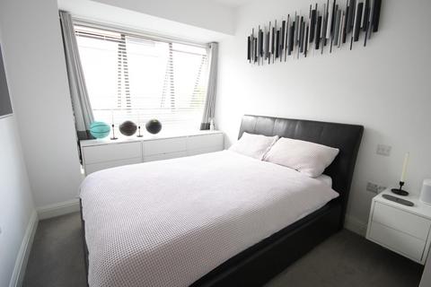 2 bedroom flat for sale, Little King Street, East Grinstead, RH19
