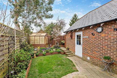 4 bedroom semi-detached house for sale, Willow Close, Harrietsham, Maidstone