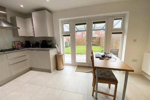 3 bedroom townhouse for sale, 8 Rumsey Close, Shrewsbury, SY3 8FJ