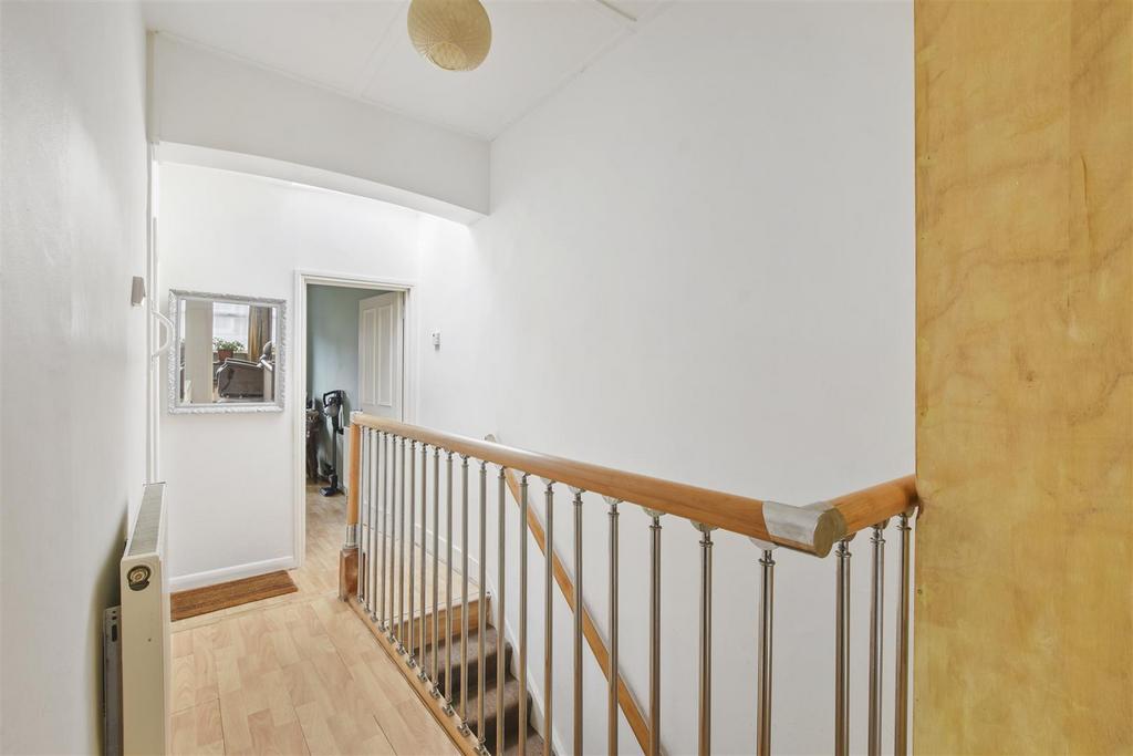 05-2692 GCWT - FFF 37 Earlsmead Road - Hall -Origin