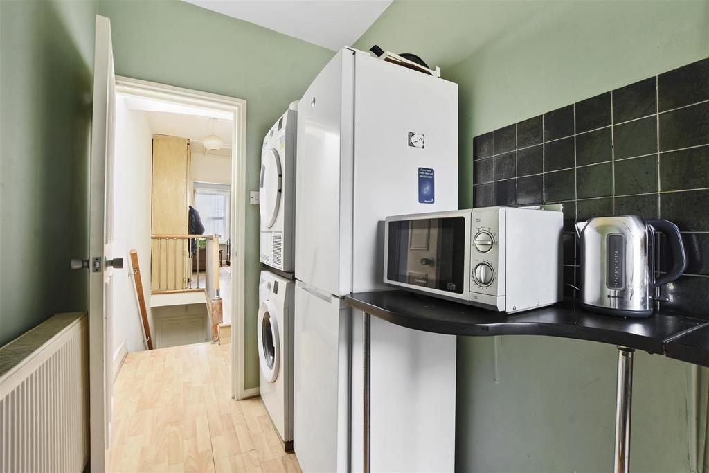 11-622f GCWT - FFF 37 Earlsmead Road - Kitchen 5 -O