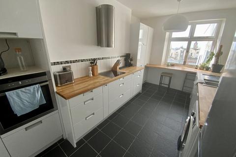 2 bedroom flat to rent, Brunswick Place, Hove, BN3
