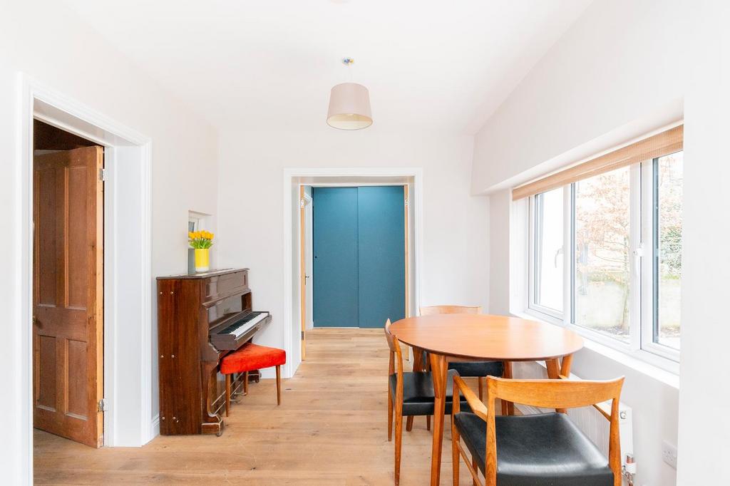 2 AR1 SV - Dining Room A.jpg
