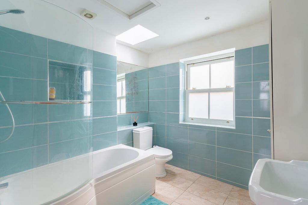 2 AR1 SV - Bathroom B.jpg