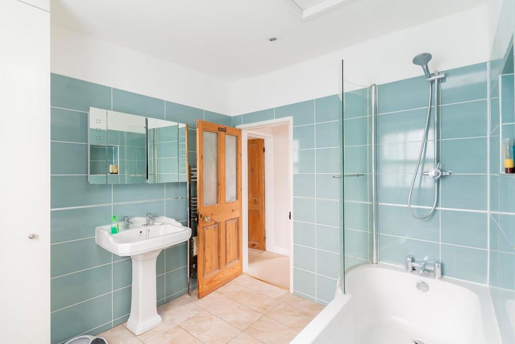 2 AR1 SV - Bathroom A.jpg