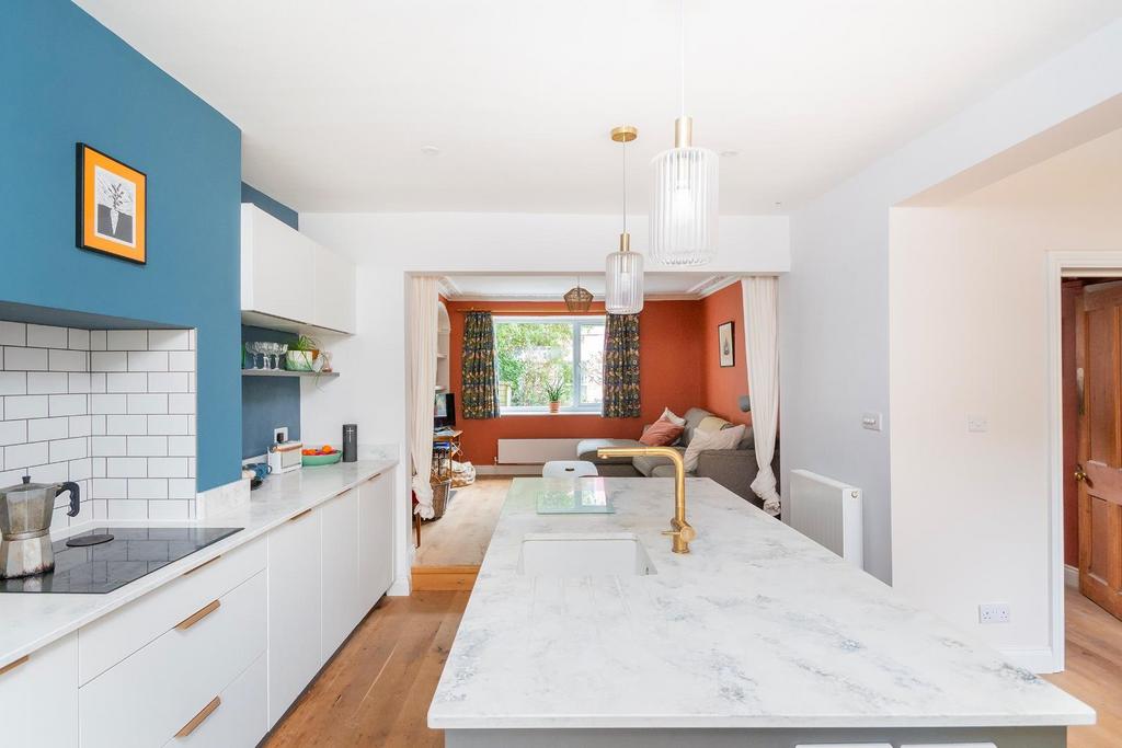 2 AR1 SV - Kitchen E.jpg
