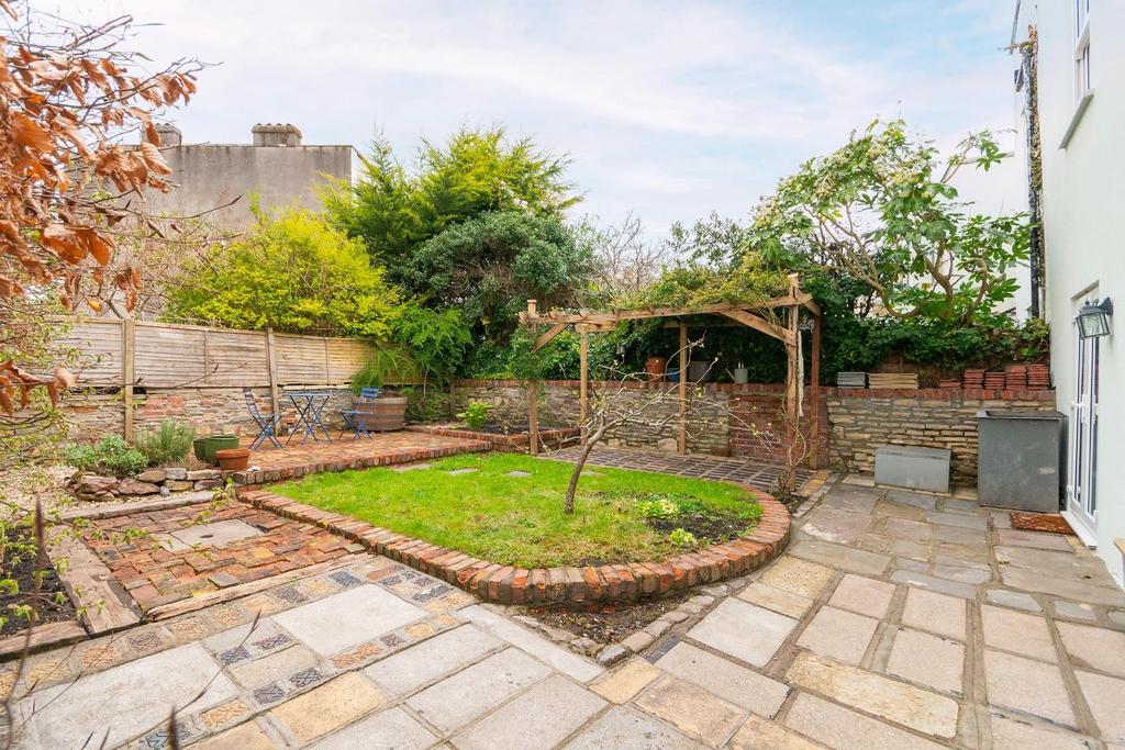 2 AR1 SV - External E.jpg