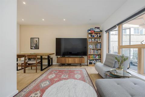 3 bedroom flat for sale, High Road Leyton, London E10