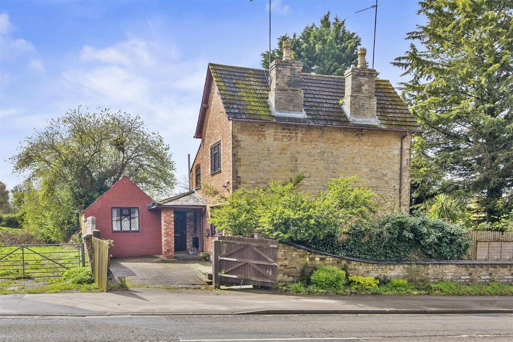 Barton Road, Barton Seagrave NN15 4 bed detached house for sale £450,000