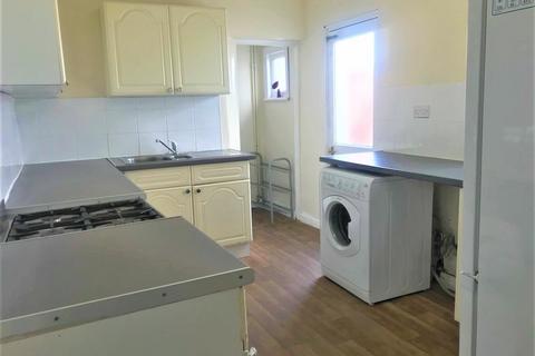 3 bedroom terraced house to rent, Strover Street, Gillingham ME7