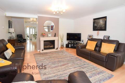 9 Oakdene, Cheshunt, Waltham Cross, EN8 9JA