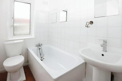 2 bedroom house to rent, Galahad Road, Bromley