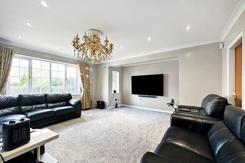 4 bedroom detached house for sale, Carlton Court, Hale