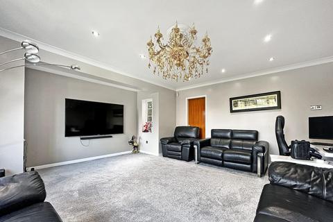 4 bedroom detached house for sale, Carlton Court, Hale