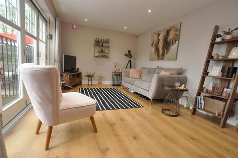 2 bedroom flat for sale, William Moss Buildings, Hitchin
