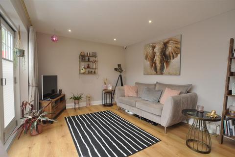 2 bedroom flat for sale, William Moss Buildings, Hitchin