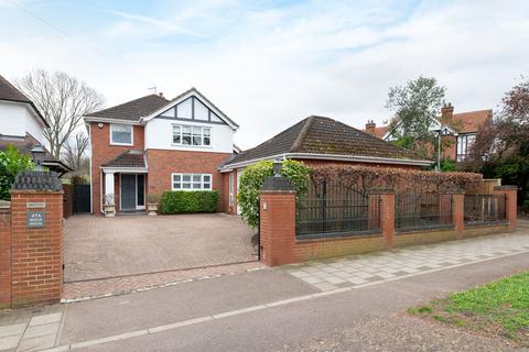 4 bedroom detached house for sale, Kimbolton Road, Bedford, Bedfordshire, MK40