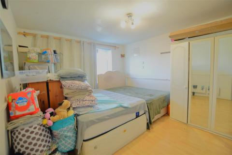 2 bedroom flat to rent, Stratfield Road, Slough