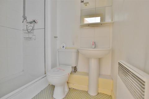 2 bedroom flat for sale, Mill Street, Slough