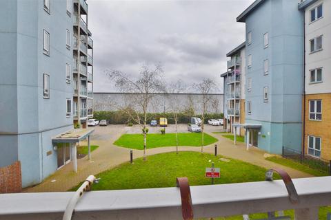 2 bedroom flat for sale, Mill Street, Slough