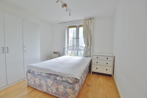 2 bedroom flat for sale, Mill Street, Slough