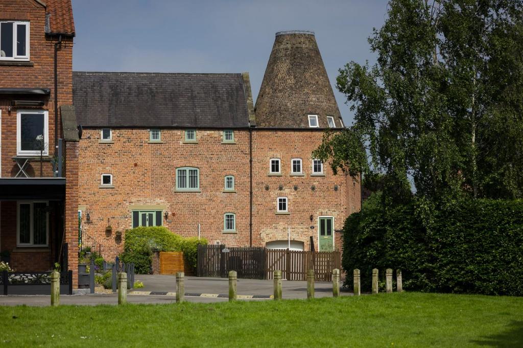 Waterside, Boroughbridge 4 bed character property for sale £375,000