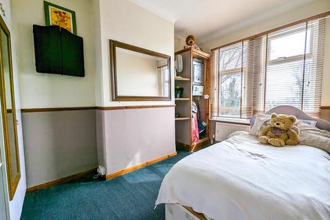 94 Riviera Drive, Southend-on-sea, SS1 2QH