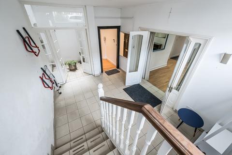 4 bedroom flat for sale, Altenburg Gardens, Battersea, London, SW11 1JJ
