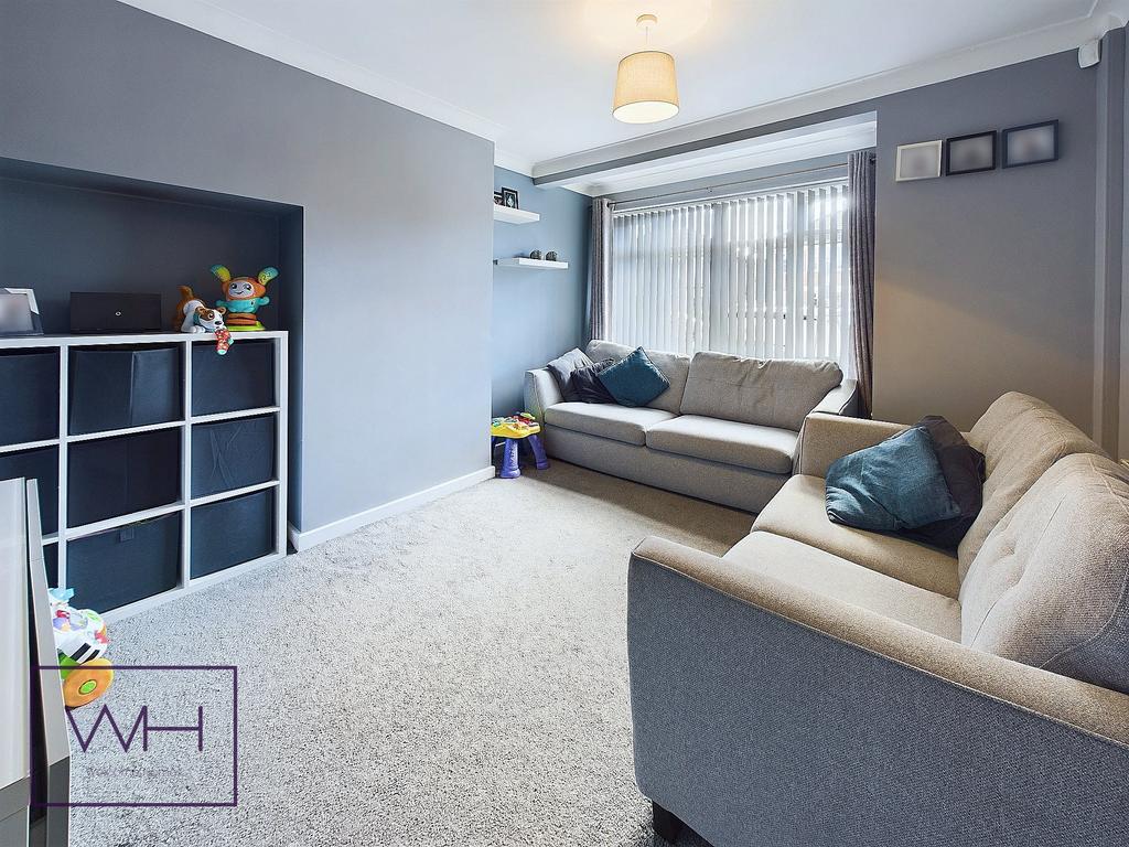 Bentley, Doncaster DN5 3 bed semidetached house for sale £174,500