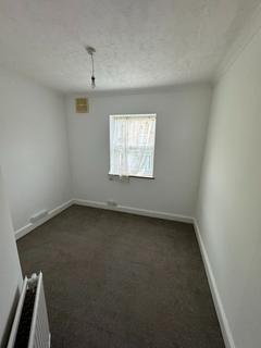 3 bedroom terraced house to rent, St. Luke's Avenue, Ramsgate, CT11