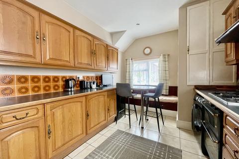 19 Cowick Lane, Exeter, EX2 9HP