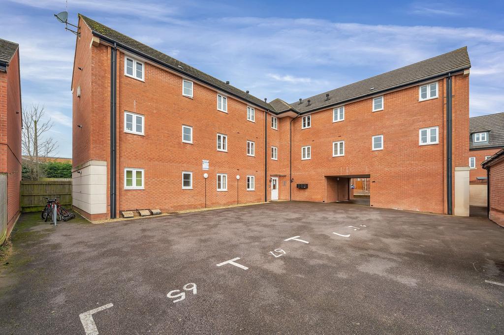 John Clare Close, Oakham 2 bed flat for sale £140,000