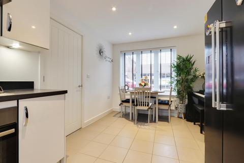 3 Corbel Rise, Chineham, Basingstoke, RG24 8BT