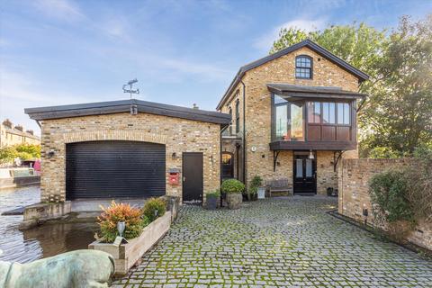 4 bedroom detached house for sale, Castle Wharf, Berkhamsted, Herts, HP4