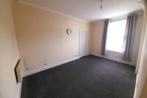 2 bedroom flat to rent, West Street, Gravesend DA11