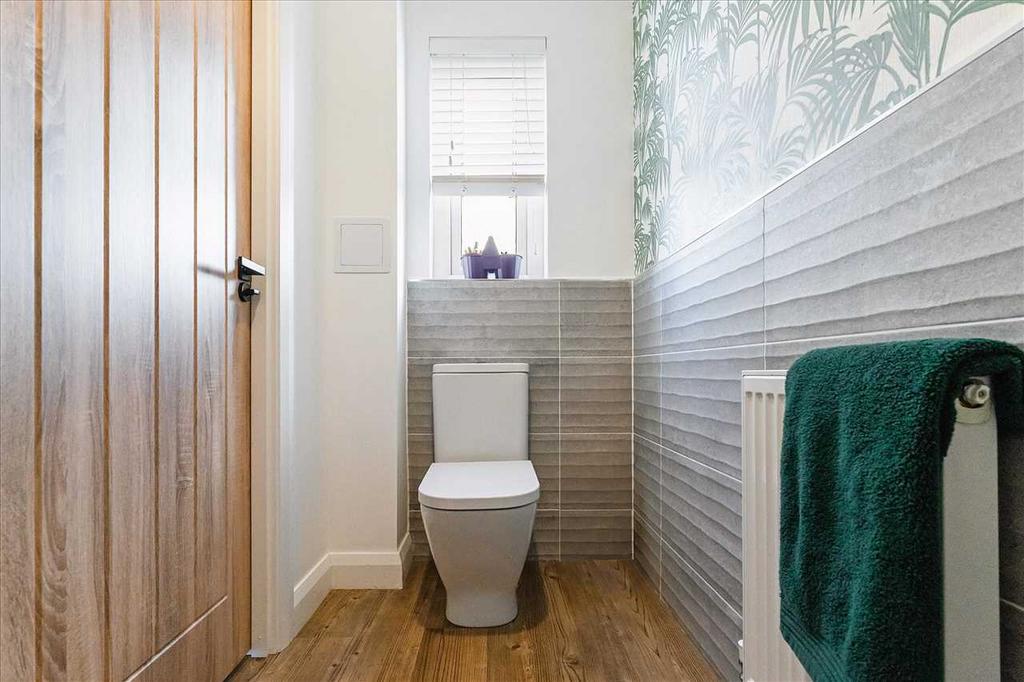 Lower Level WC (1)