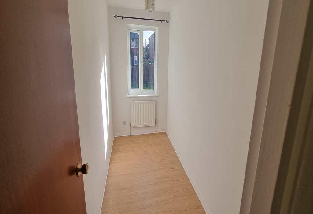 Birchwood Close, Morden, Surrey 2 bed apartment to rent £1,450 pcm (£