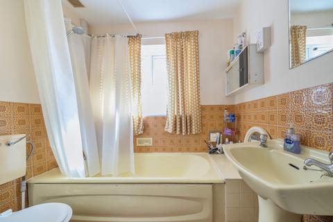 288 Worplesdon Road, Guildford, GU2 9XW