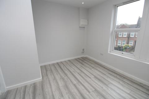 2 bedroom apartment to rent, The Brent, Dartford, DA1