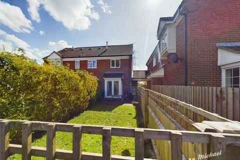 2 bedroom end of terrace house for sale, Iris Close, AYLESBURY