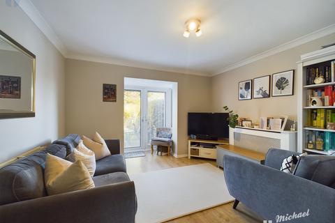 2 bedroom end of terrace house for sale, Iris Close, AYLESBURY