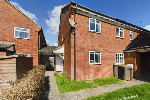 2 bedroom cluster house for sale, Iris Close, AYLESBURY