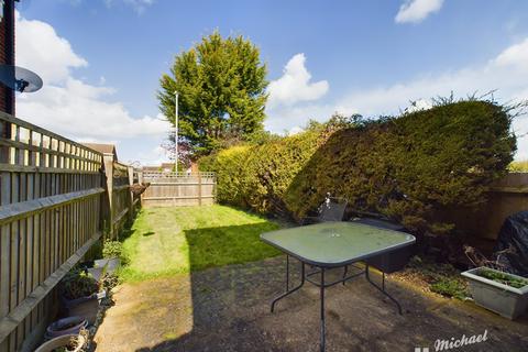44 Iris Close, Aylesbury, HP21 8YZ