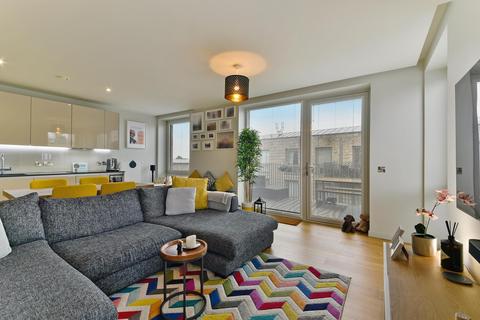 2 bedroom apartment for sale, Isambard Court, Paddlers Avenue, TW8