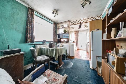 2 bedroom bungalow for sale, Herlwyn Avenue, Ruislip, Middlesex