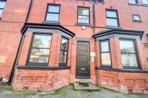 3 bedroom flat to rent, Brett Street, Manchester, M22
